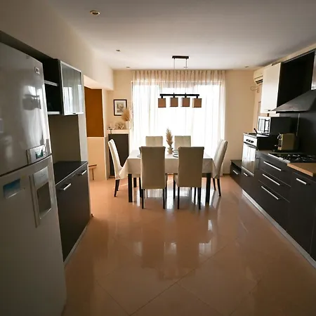 아파트 Summer Host Sea Side Maisonette